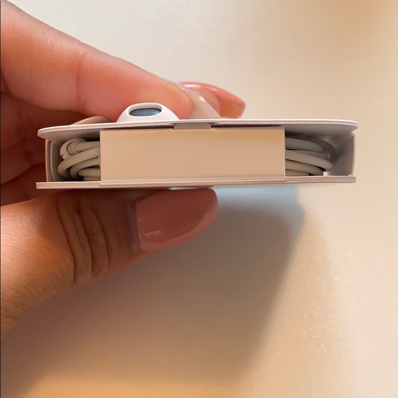 Apple headphones WITH WIRES NOT AIRPODS - Picture 5 of 6